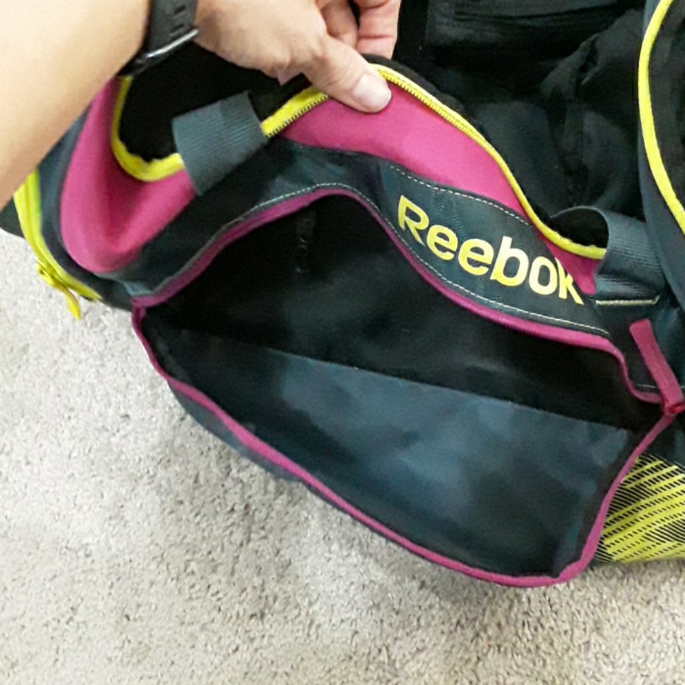 Large Reebok gym bag. - Picture 4 of 5